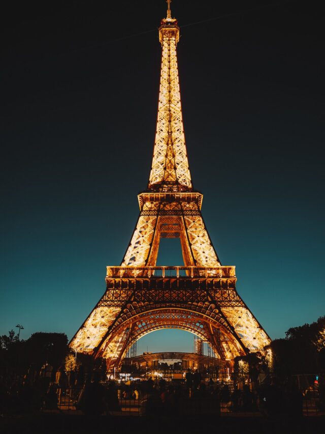 pexels-alex-azabache-3879071