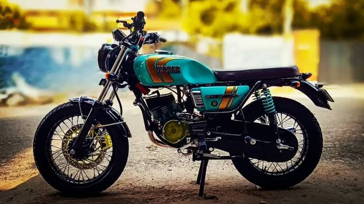 90s की सुपर bike Yamaha RX 100 Update फीचर्स के साथ हुई Launch, जाने कीमत और दमदार इंजन के बारे में