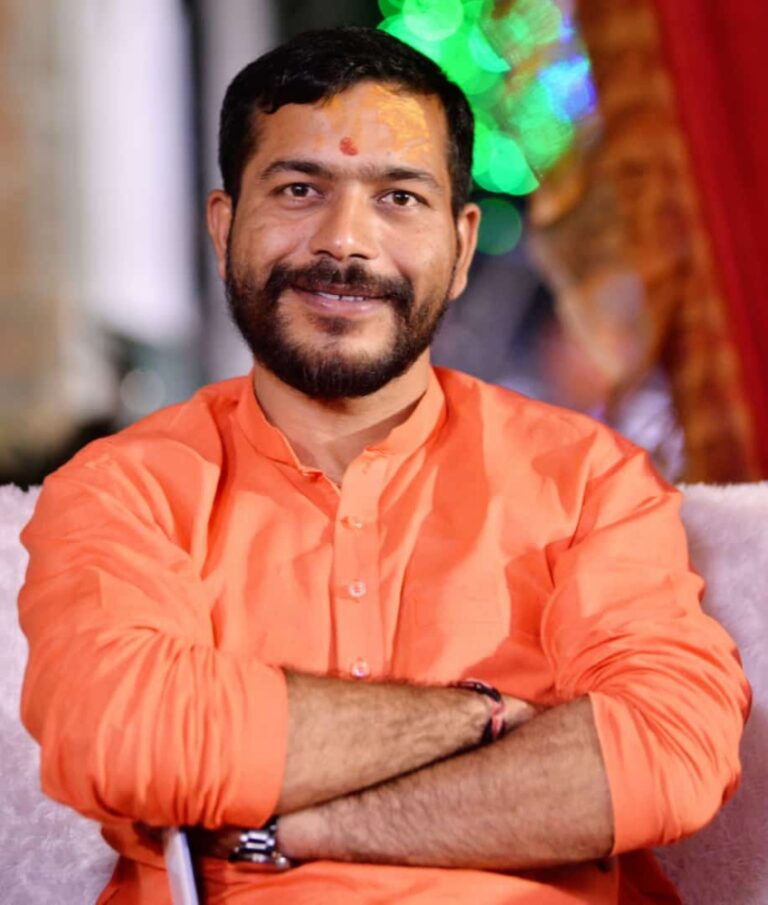 हिंदूवादी चेहरा, युवा जोश: गौरव ठाकुर के हाथ में आगरा भाजपा का इंटरनेट साम्राज्य
